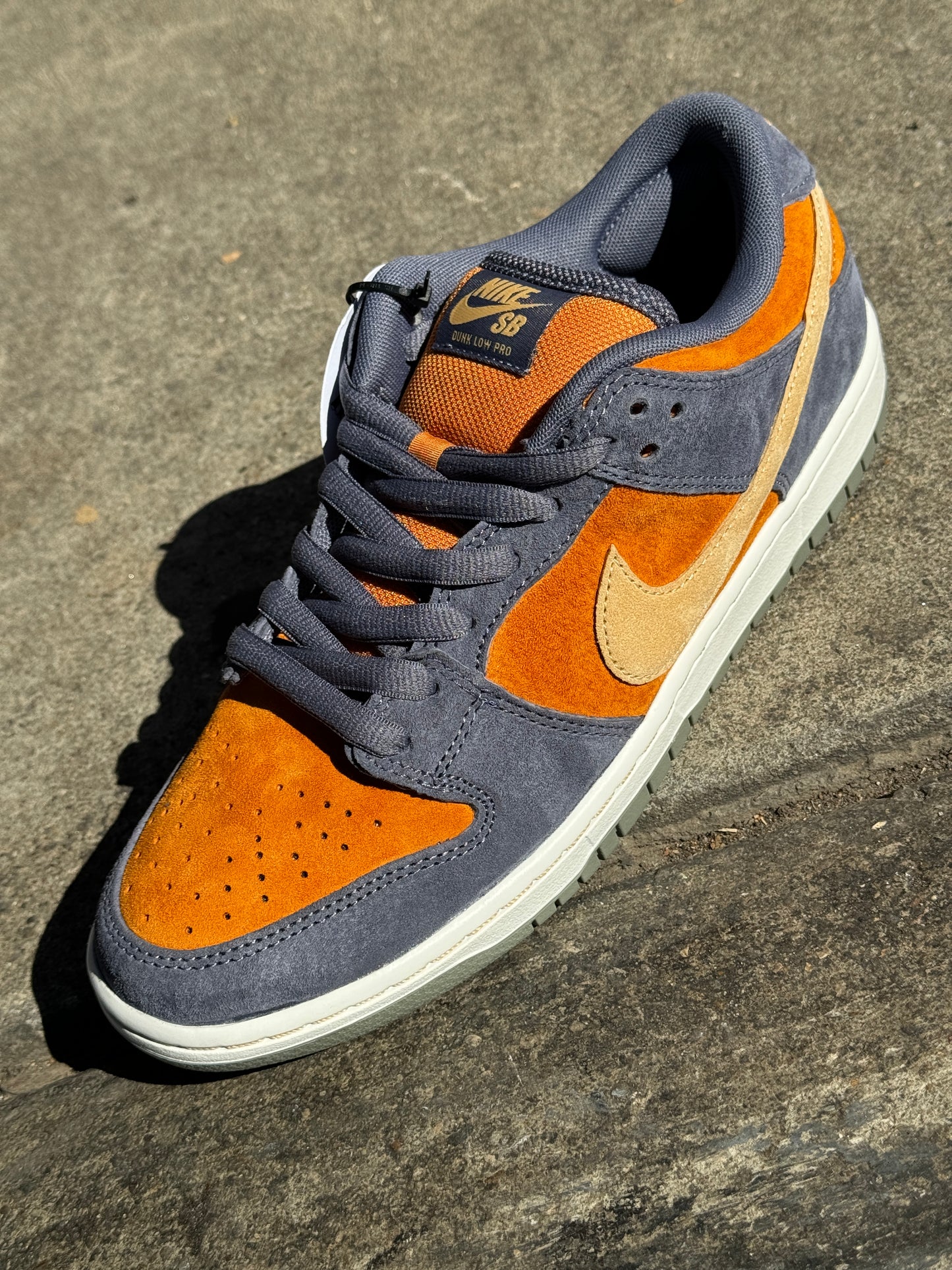 Dunk Low Carbon/Orange